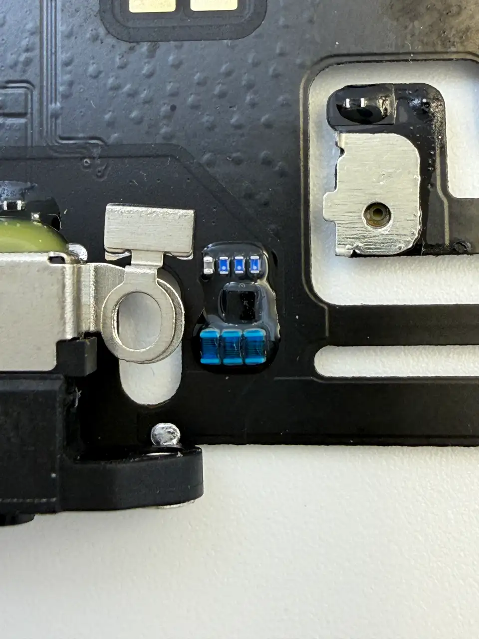High Quality Compatible iPhone 12 Pro Max Charging Port Flex Cable photograph 5