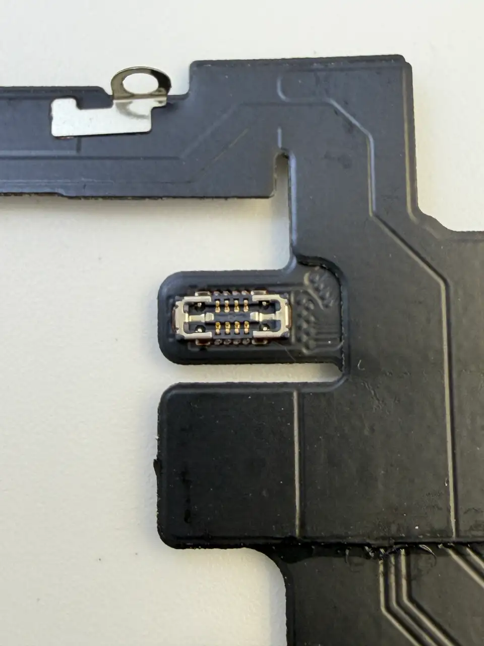 High Quality Compatible iPhone 17 Pro (CN) Charging Port Flex Cable photograph 3