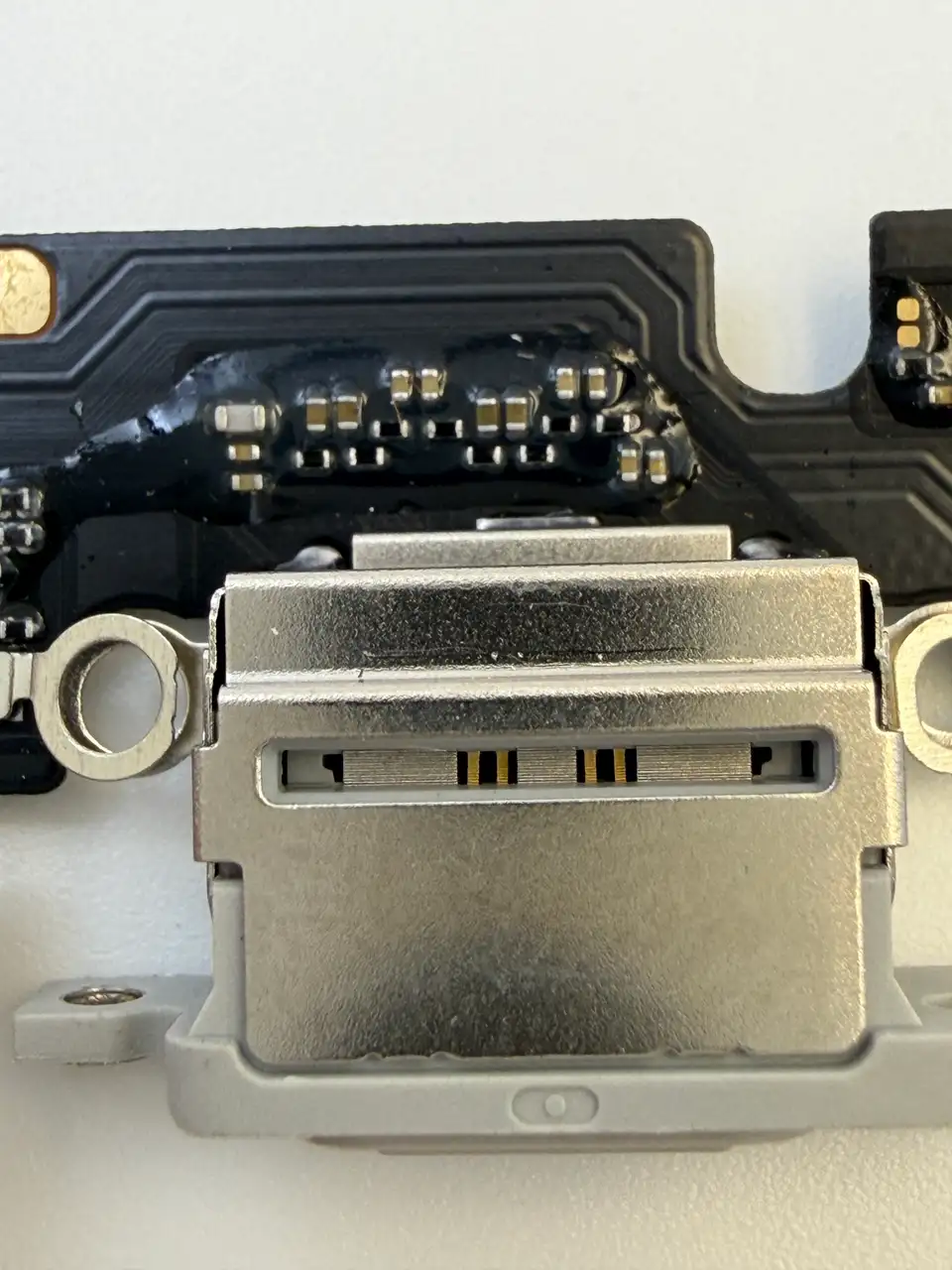 High Quality Compatible iPhone 17 Pro (CN) Charging Port Flex Cable photograph 6