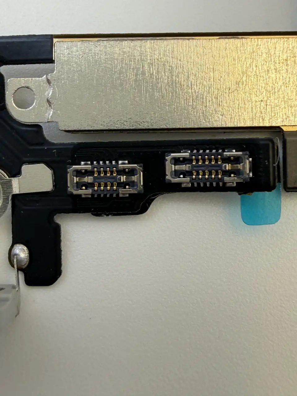High Quality Compatible iPhone 17 Pro (CN) Charging Port Flex Cable photograph 7