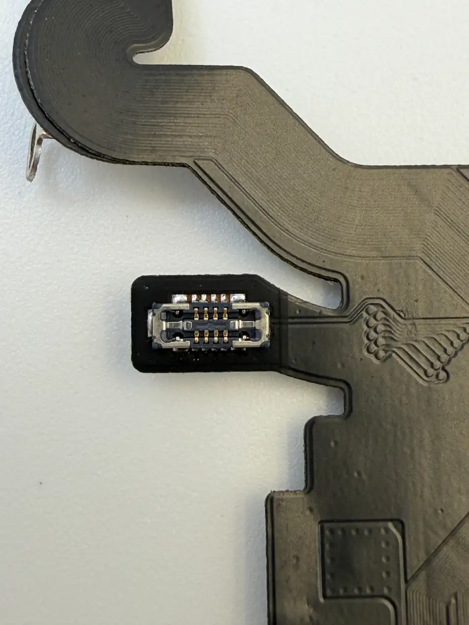 High Quality Compatible iPhone 17 Pro Max (CN) Charging Port Flex Cable photograph 2