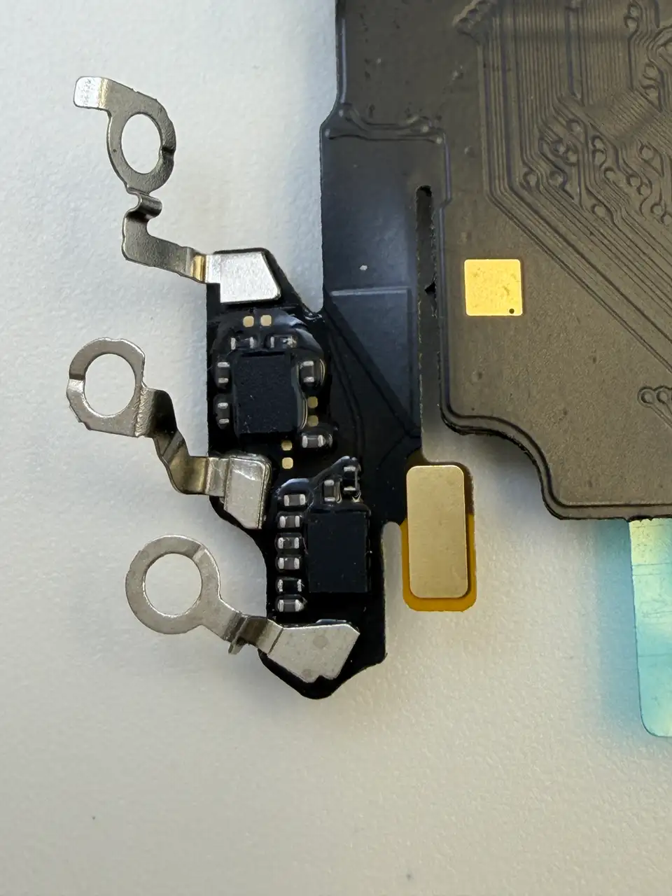 High Quality Compatible iPhone 17 Pro Max (CN) Charging Port Flex Cable photograph 3