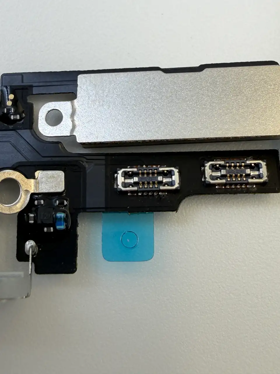 High Quality Compatible iPhone 17 Pro Max (CN) Charging Port Flex Cable photograph 6