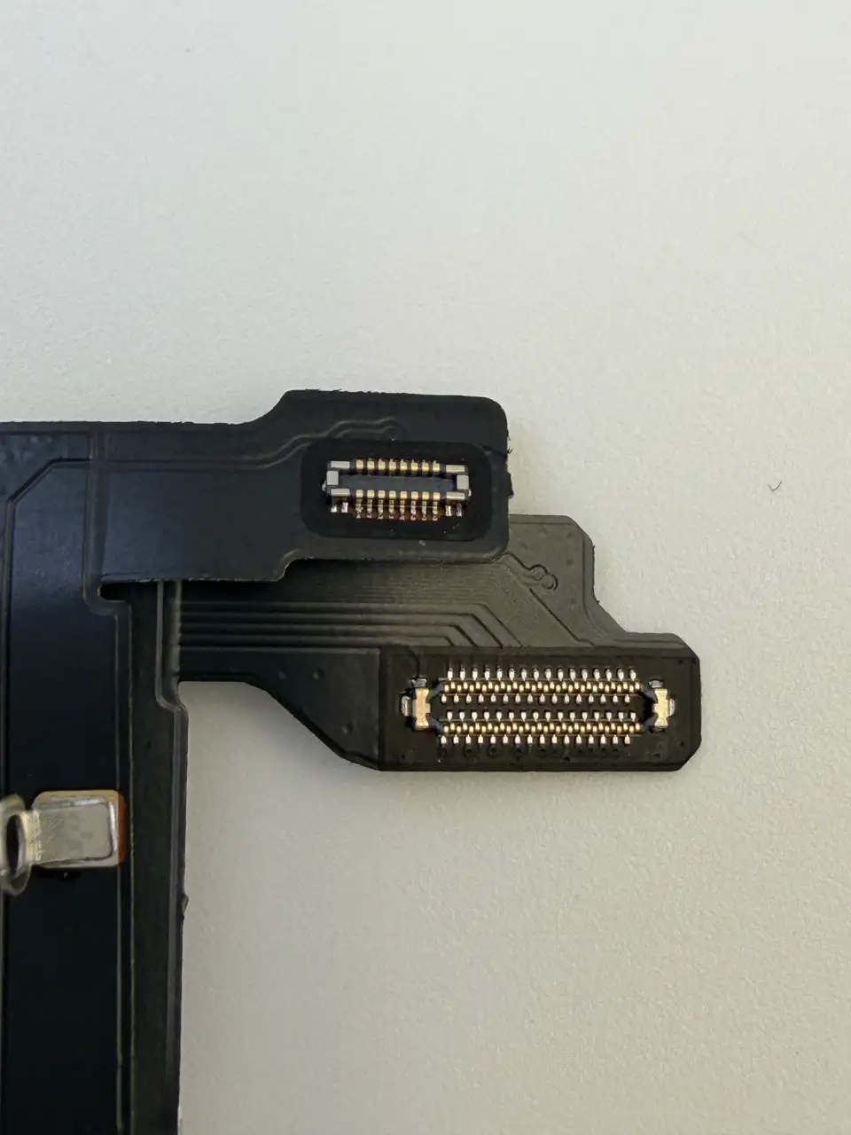 High Quality Compatible iPhone 17 Pro Max (CN) Charging Port Flex Cable photograph 8