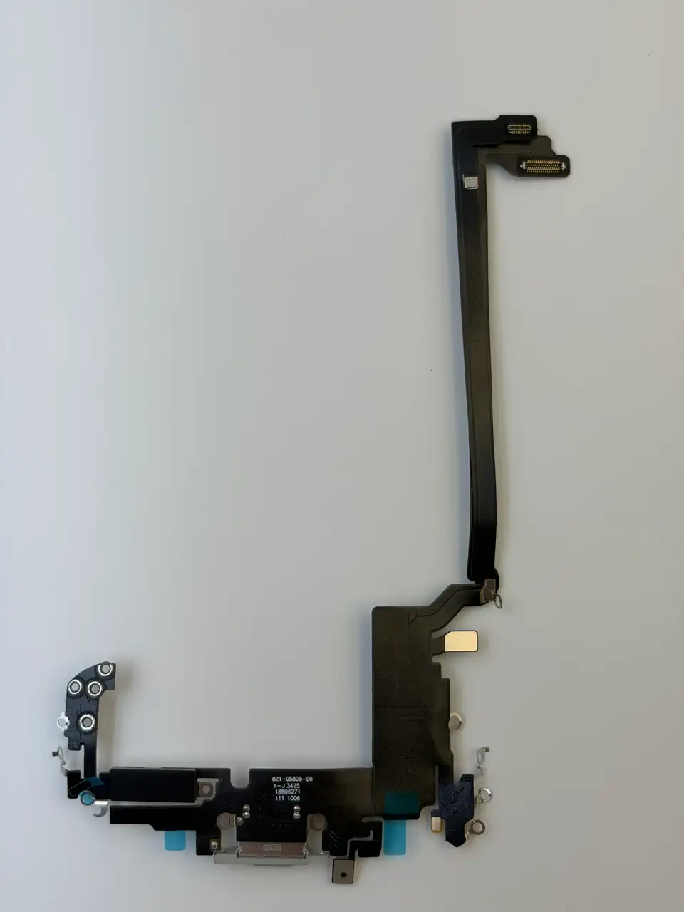 High Quality Compatible iPhone 17 Pro Max (CN) Charging Port Flex Cable photograph 9