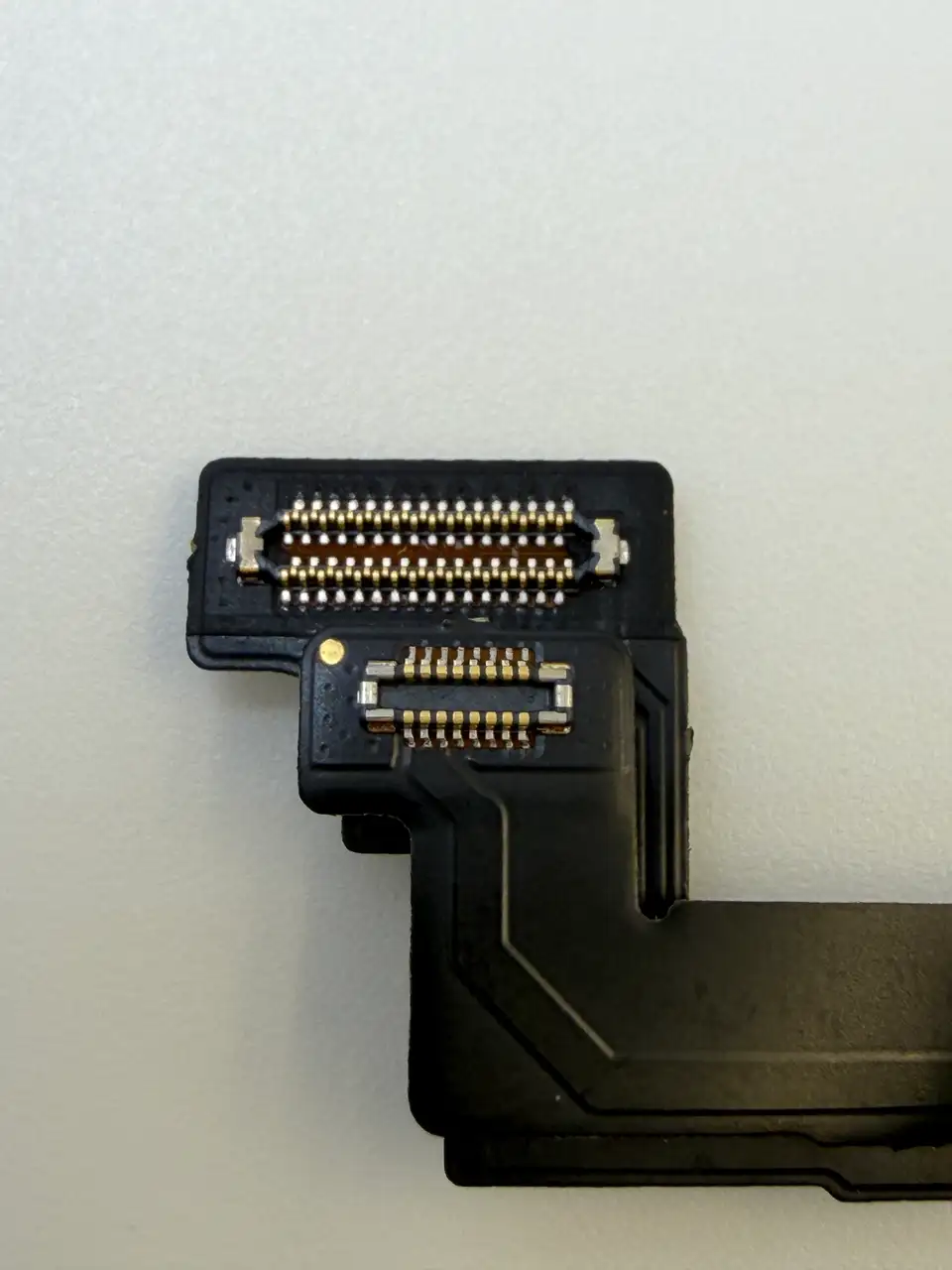 High Quality Compatible iPhone 17 Pro (US) Charging Port Flex Cable photograph 2