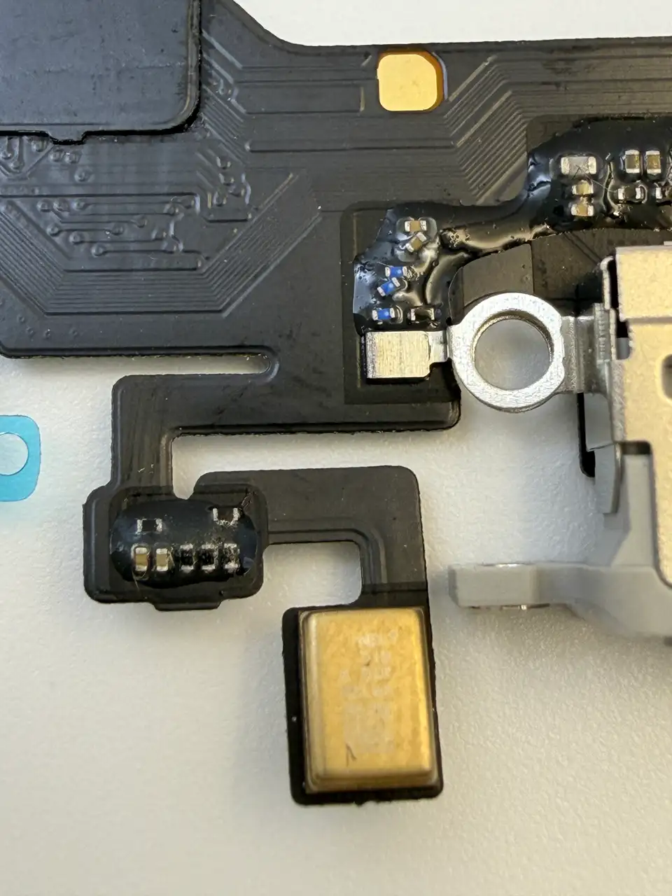 High Quality Compatible iPhone 17 Pro (US) Charging Port Flex Cable photograph 4