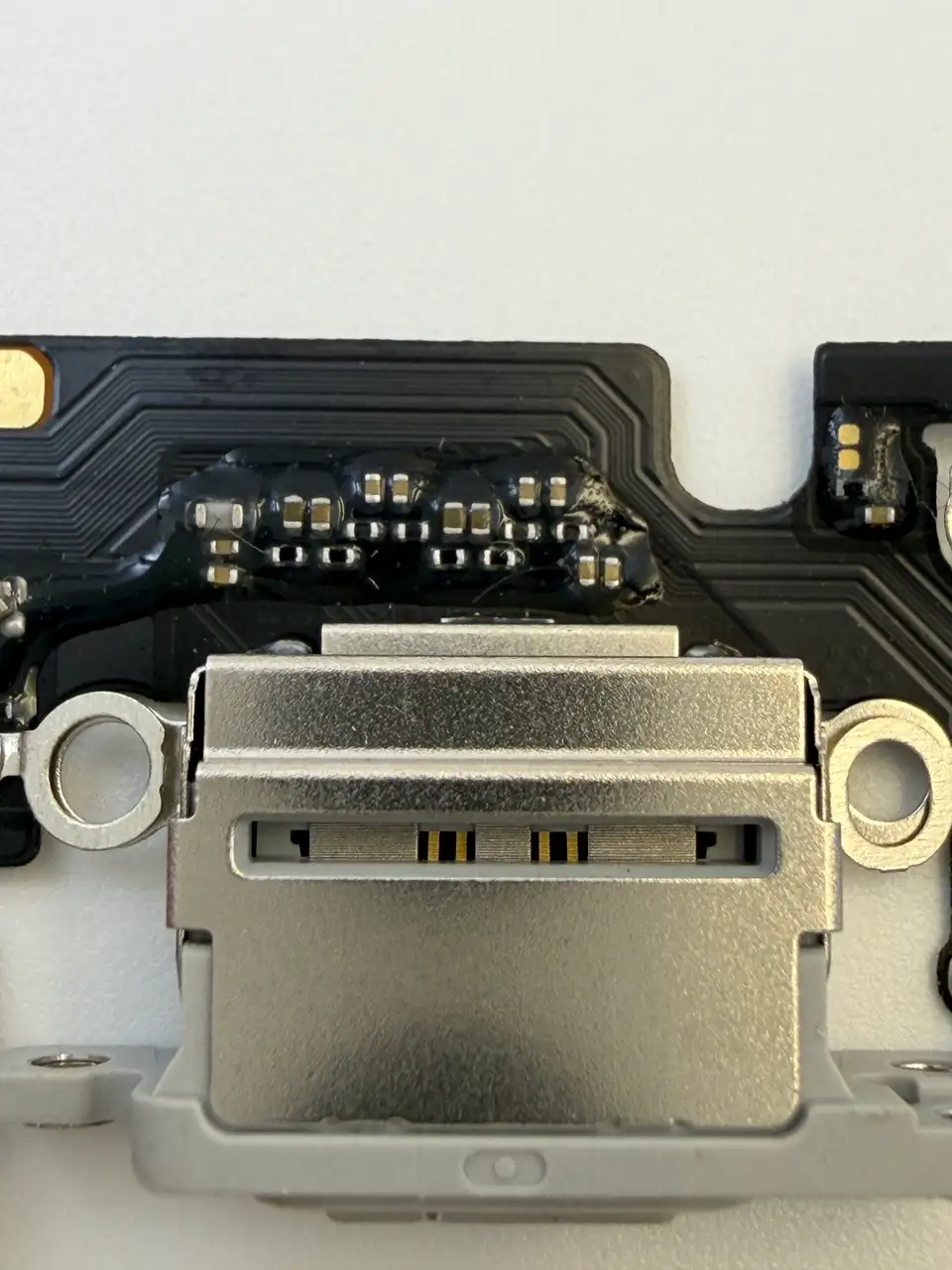 High Quality Compatible iPhone 17 Pro (US) Charging Port Flex Cable photograph 5