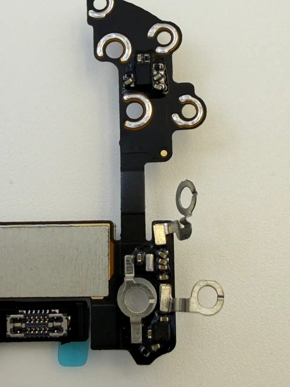 High Quality Compatible iPhone 17 Pro (US) Charging Port Flex Cable photograph 7