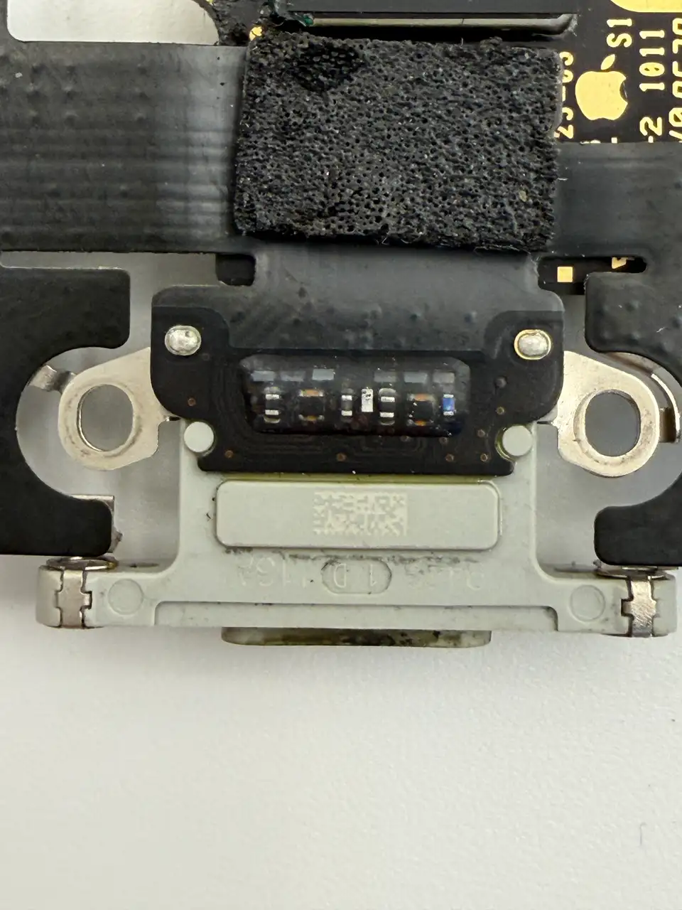 Original Pulled iPhone 11 Pro Max Charging Port Flex Cable photograph 8