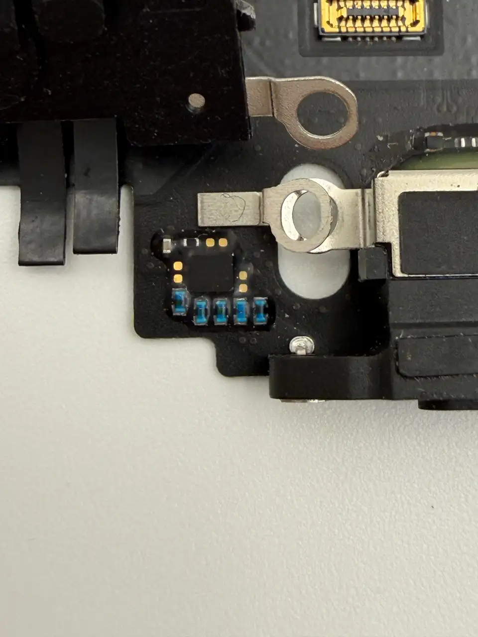 Original Pulled iPhone 13 Pro Max Charging Port Flex Cable photograph 2
