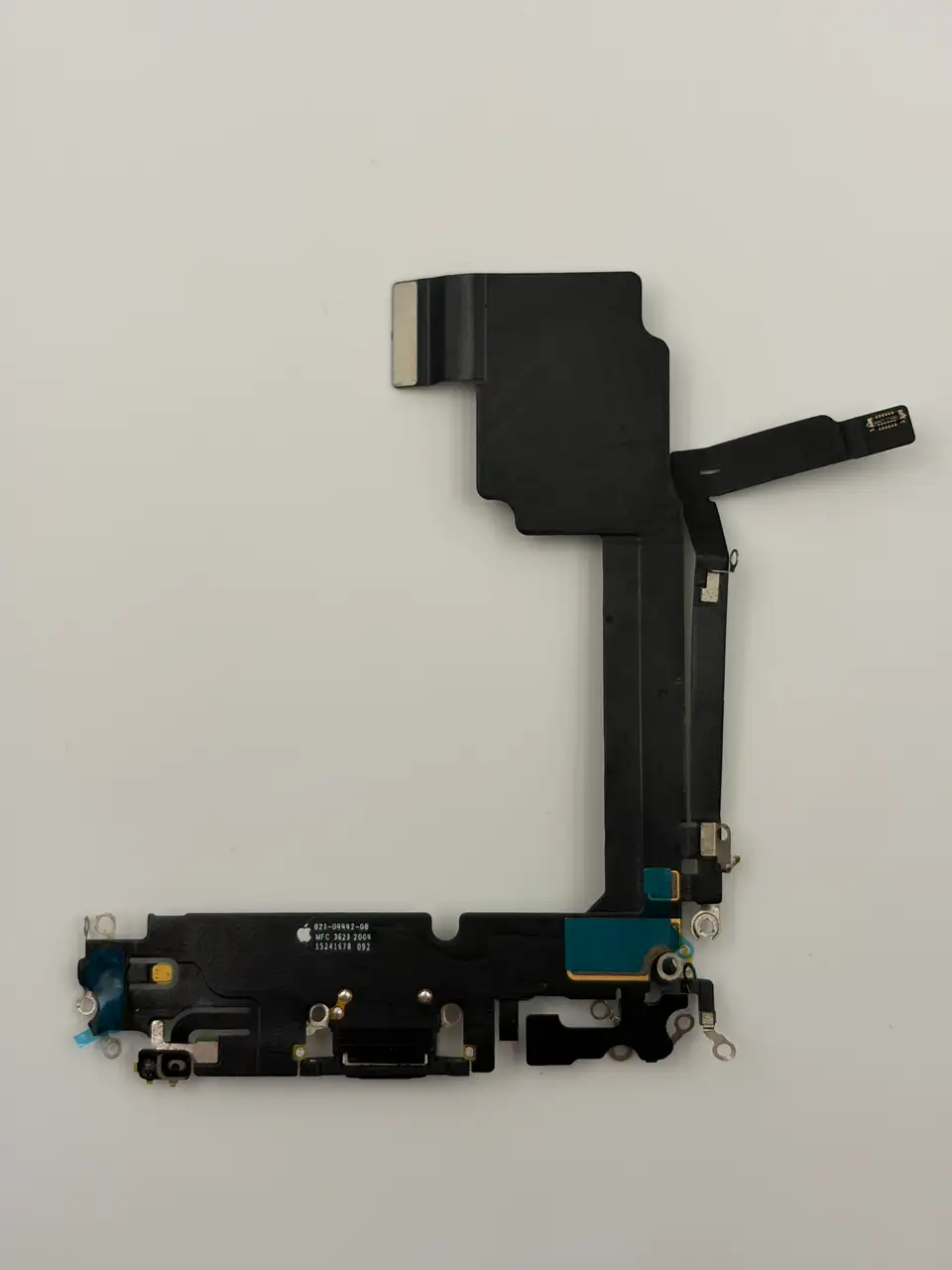 Original Pulled iPhone 15 Pro Max Charging Port Flex Cable photograph 8