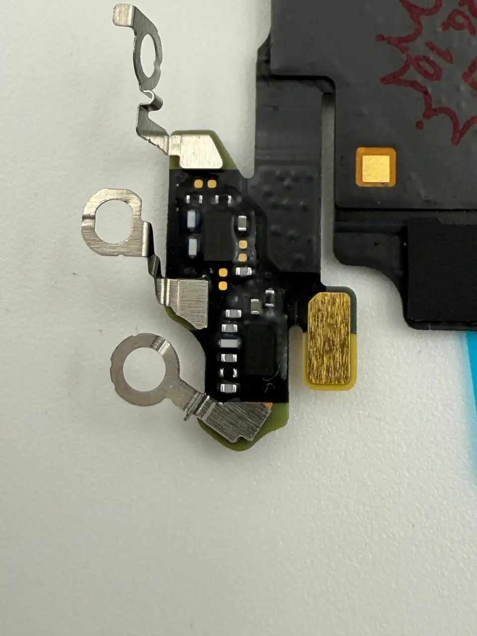 Original Pulled iPhone 17 Pro Max (US) Charging Port Flex Cable photograph 2