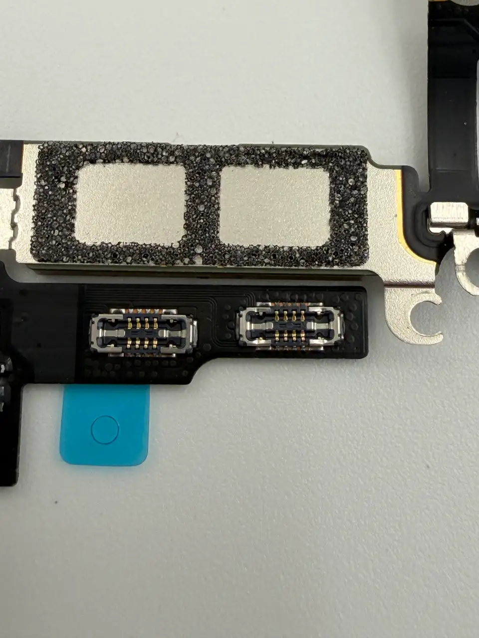 Original Pulled iPhone 17 Pro Max (US) Charging Port Flex Cable photograph 5