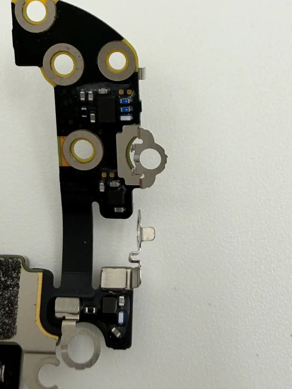 Original Pulled iPhone 17 Pro Max (US) Charging Port Flex Cable photograph 6