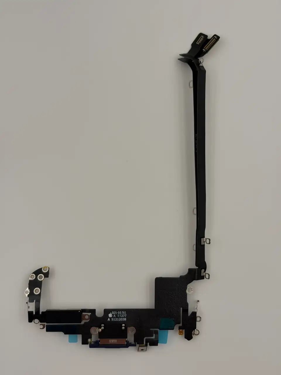 Original Pulled iPhone 17 Pro Max (US) Charging Port Flex Cable photograph 7