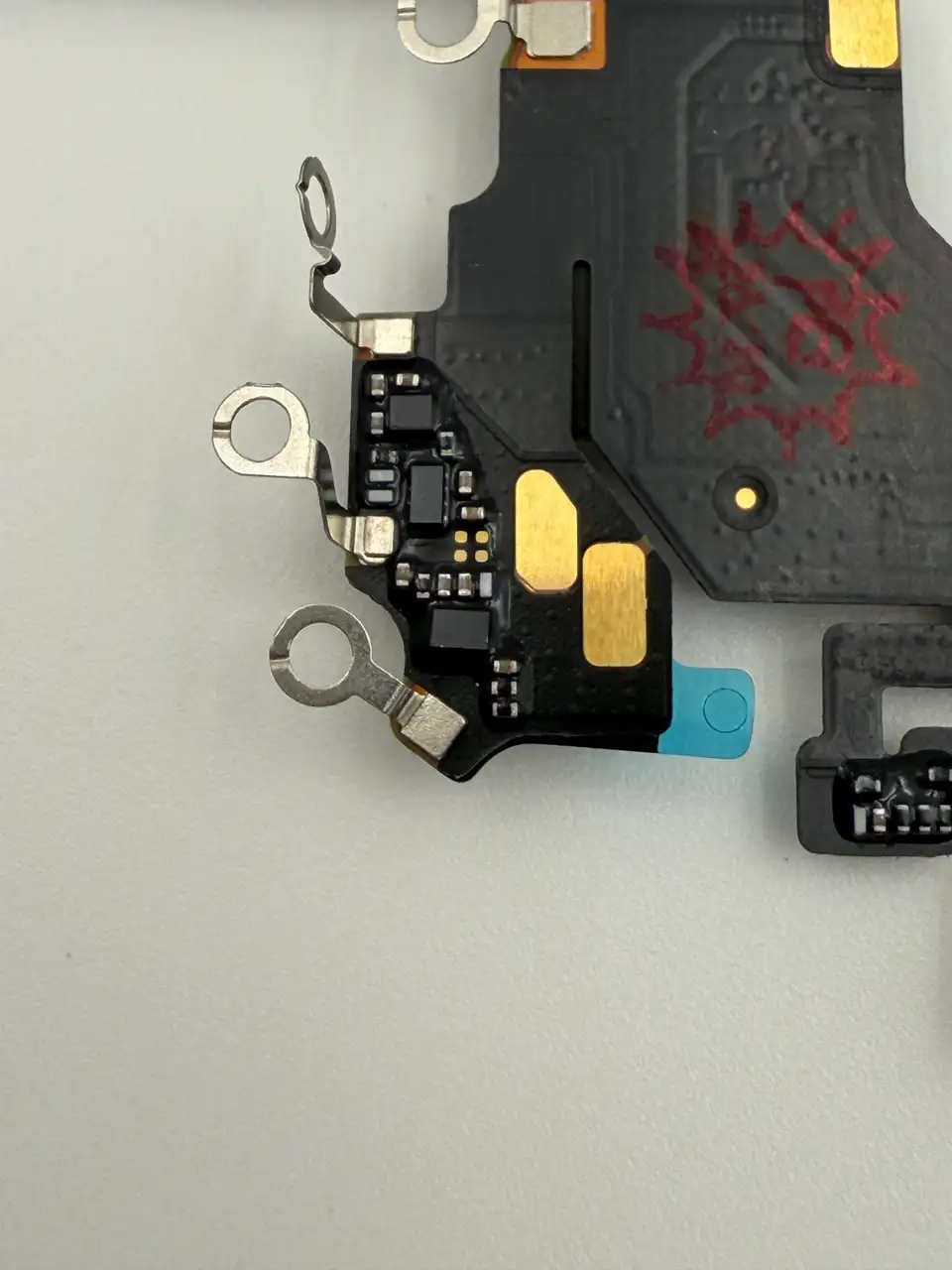 Original Pulled iPhone 17 Pro (US) Charging Port Flex Cable photograph 2