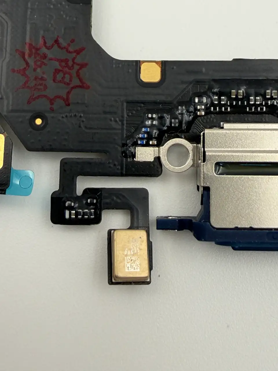 Original Pulled iPhone 17 Pro (US) Charging Port Flex Cable photograph 3