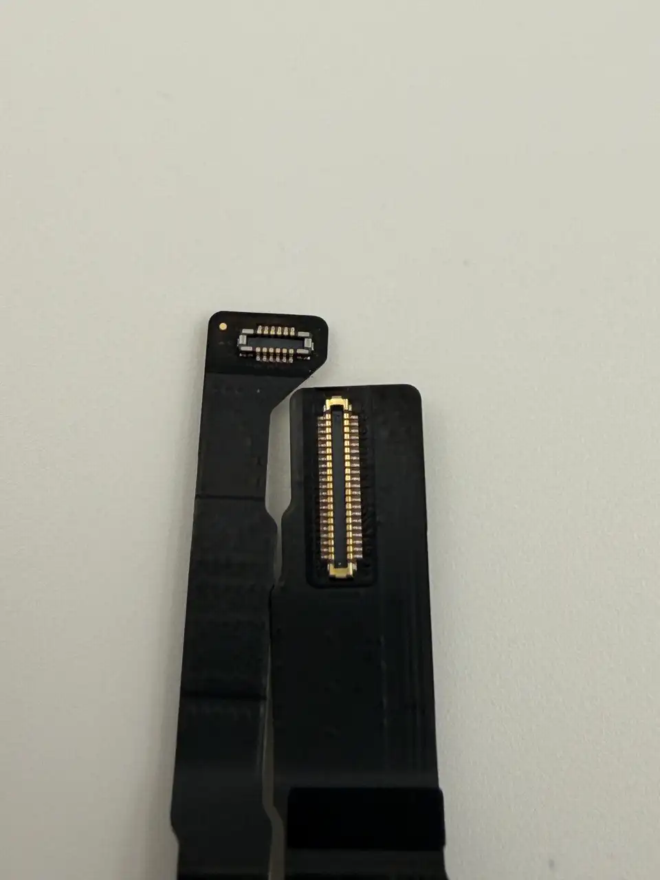 Original Pulled iPhone 17 Charging Port Flex Cable photograph 5