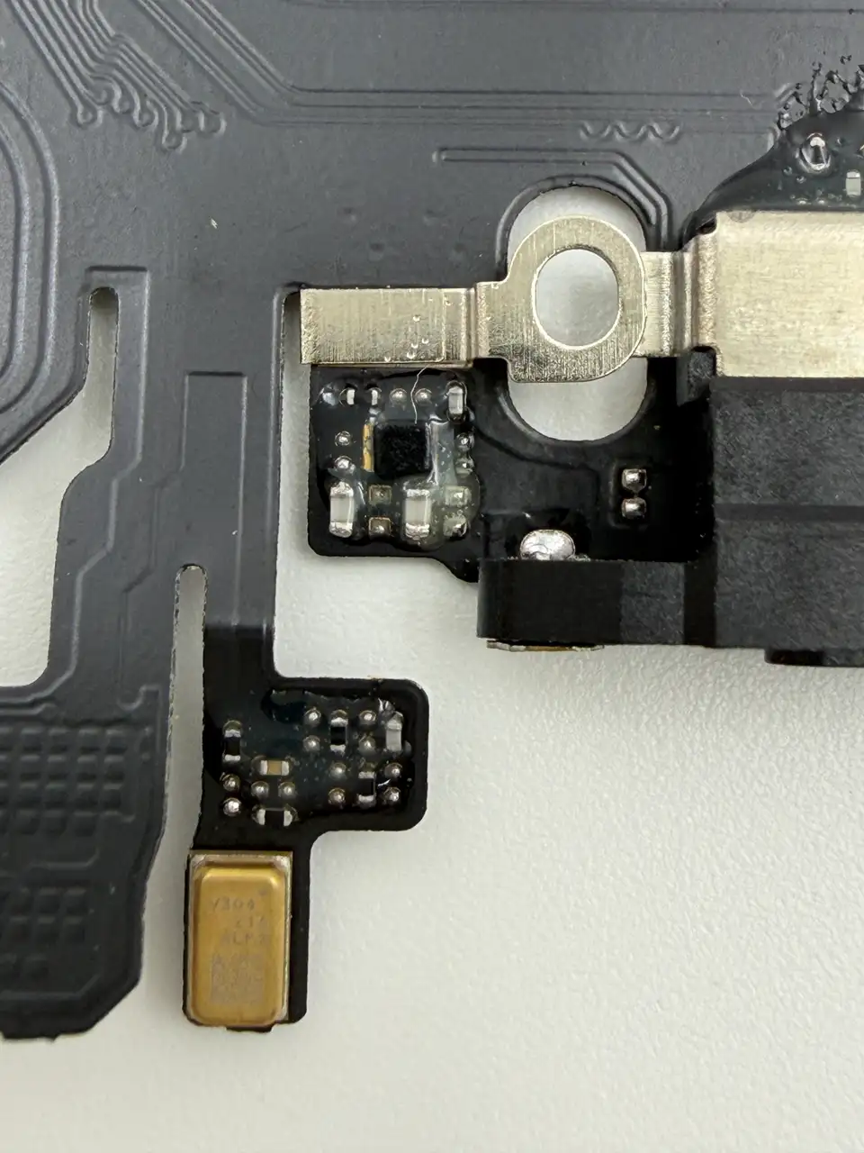 Standard Compatible iPhone 13 Charging Port Flex Cable photograph 3